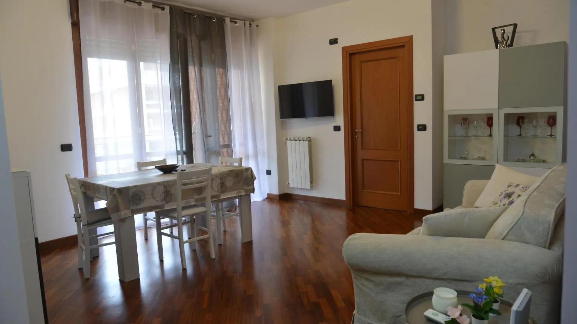 Luciana Apartment - A Step Away From Everything Fiumicino Italy